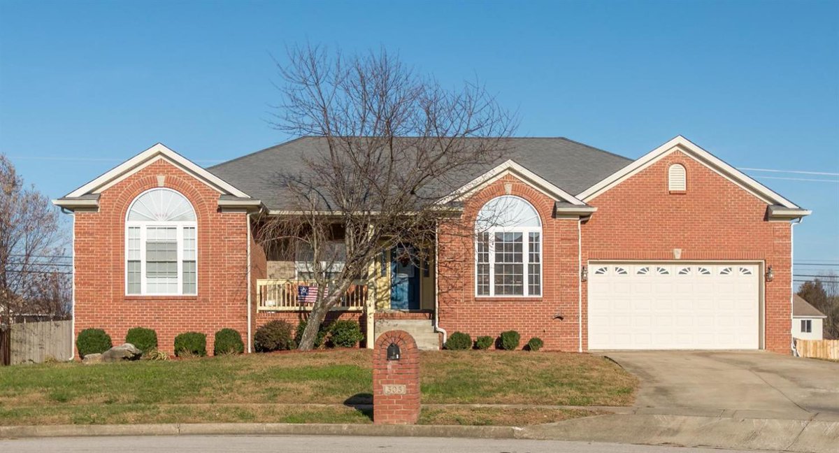 ShowPlaceRealty's tweet photo. We are looking for a buyer on 505 Lanark Court #Versailles #KY  #realestate https://t.co/oJlZCUMM77 https://t.co/x2cJDfuhep