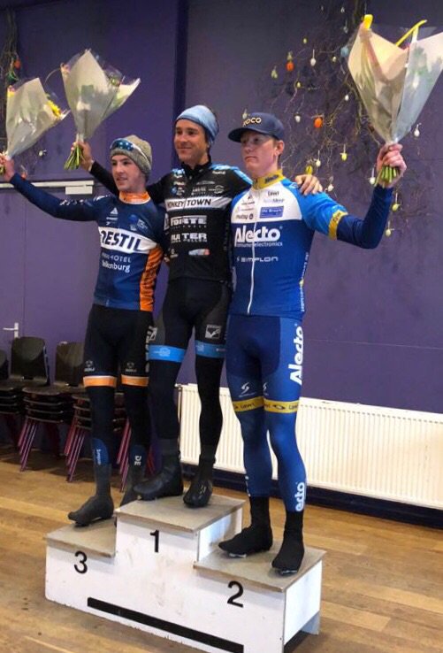 Felicitaties @abeceli en zijn secundanten van de dag met deze 2e plaats! <a href="/RHooghiemster/">René Hooghiemster</a> @folkerto <a href="/daan_vs/">Daan</a>