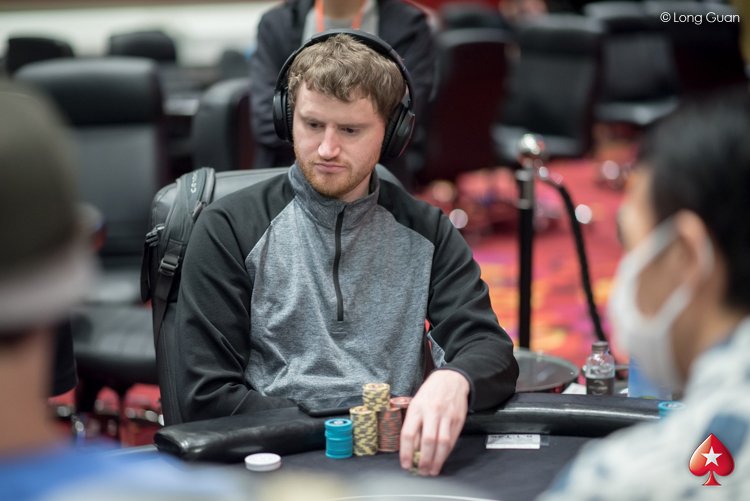 PokerStarsMacau's tweet image. David Peters exits the #APPTMacau Super High Roller in 11th place and we are now on the pure money bubble. Day 2 ends with two more bustouts or 40 minutes. Live updates at: psta.rs/2u5Nyr1