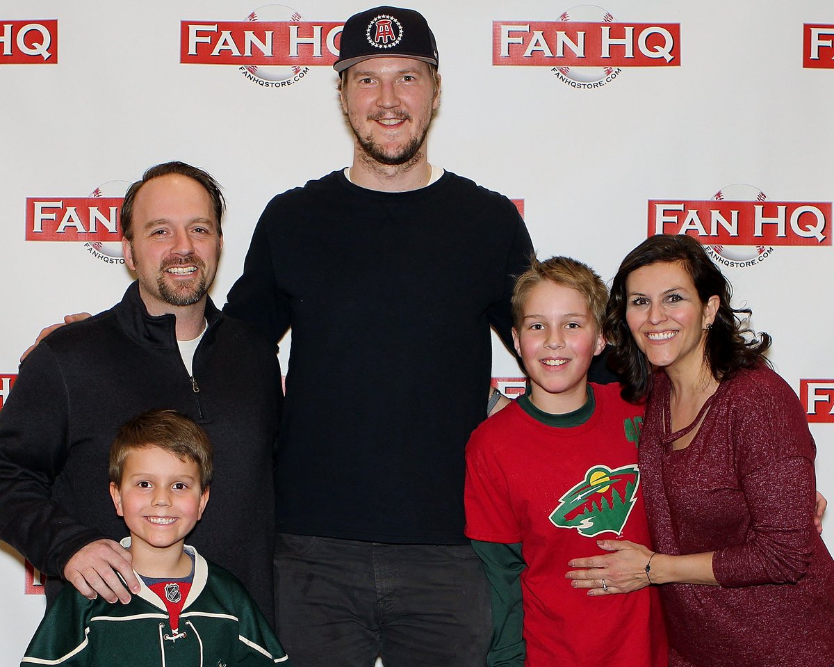 FanHQ's tweet photo. Good morning #FlashAddicts -
Posed photos from the Devan Dubnyk event are now available at https://t.co/VUDEfHwWWc https://t.co/RkcMJECokp