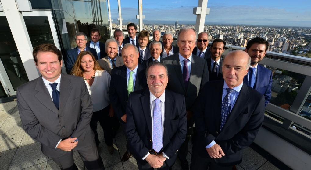 BolsaCordoba's tweet photo. 📌 #HOY Agradecemos a la https://t.co/wfmfDS92eB por la excelente nota sobre la reunión y entrevistas a empresarios de los principales sectores de la economía. ¡Te invitamos a leer el artículo completo a través del link! 🙂
#HablaElInterior 👉 https://t.co/BU4SpguGdd https://t.co/neXwS57zD7