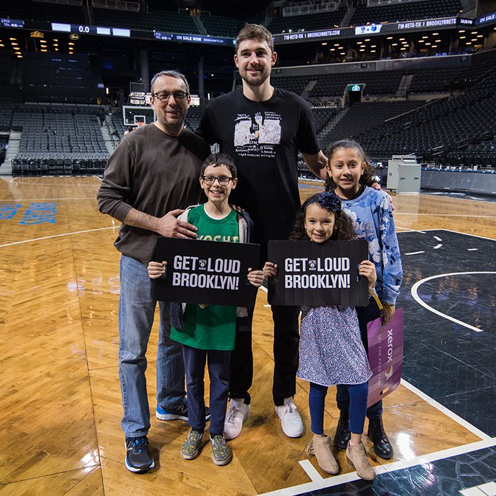 These lucky @massmutual contest winners had the opportunity to meet Joe Harris after the game! https://t.co/AGt3HkLu83