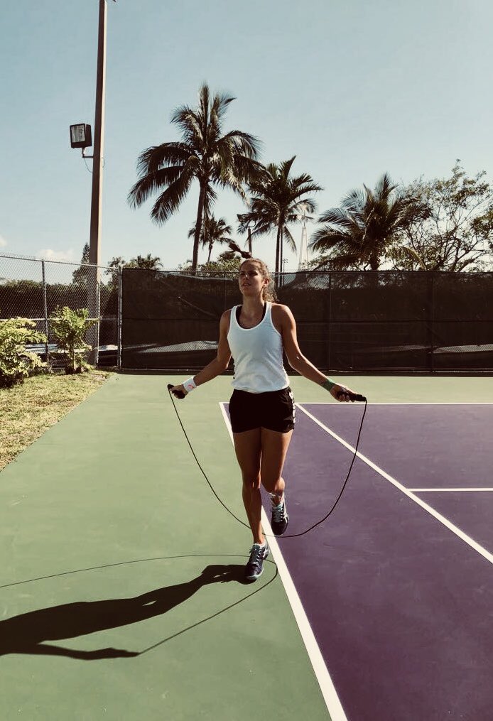 juliagoerges's tweet photo. Miami 🇺🇸🌴 #LebeDeinTennis @nuernberger @PorscheTennis @ASICSTennis #IMoveMe #TeamAsics https://t.co/9eLhSwunV6