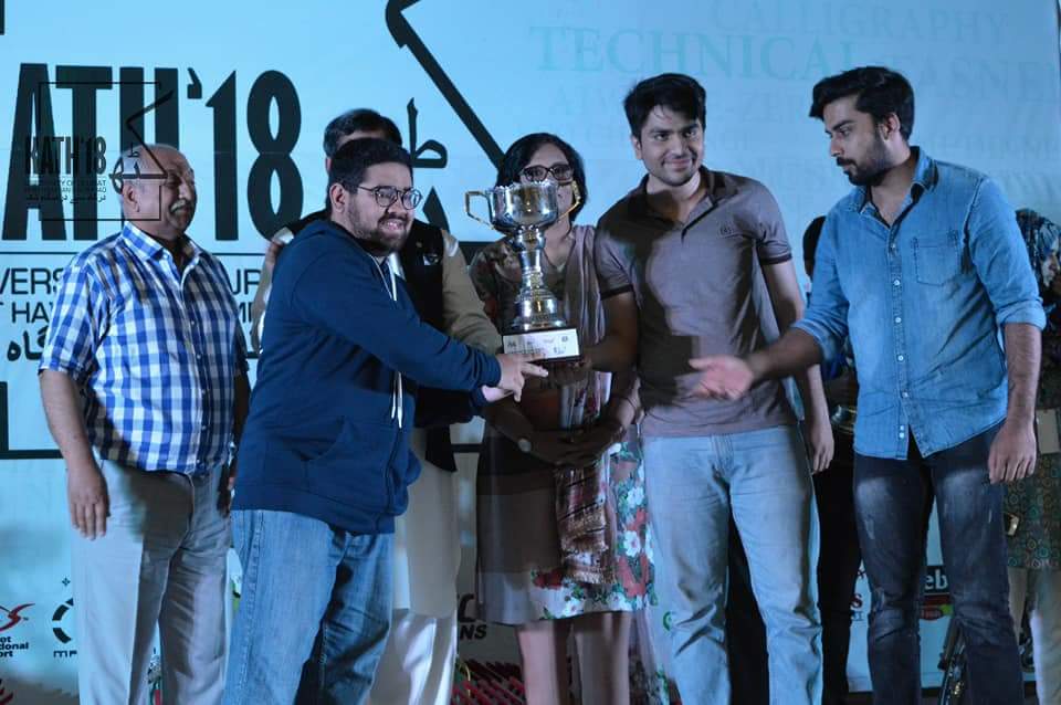 uogkath's tweet photo. Winners receiving awards in the #ClosingCeremony of #Kath18 
#SceneSakhtHai
#UnityInDiversity https://t.co/mDZWOoborD
