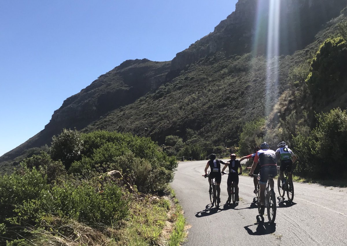 On the <a href="/CapeEpic/">capeepic</a> prologue today this gentleman broke his drive chain. Team effort!! Well done to the other team that also helped!  <a href="/Absa/">Absa Group</a> #ConquerAsOne #Energademoment