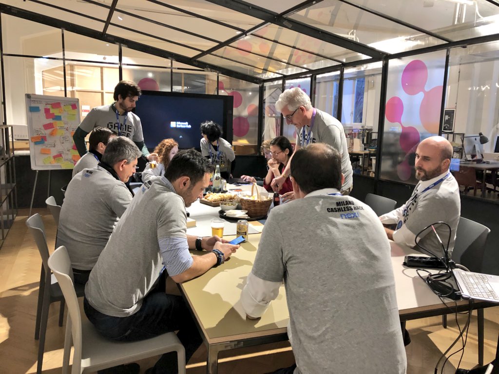 FactoryPlus_PR's tweet photo. I giudici di #CashlessMilanoHack stanno decidendo a quali progetti assegnare i premi! 🥇🥈🥉 #Staytuned #MilanoDigitalWeek https://t.co/DxT8917IrO