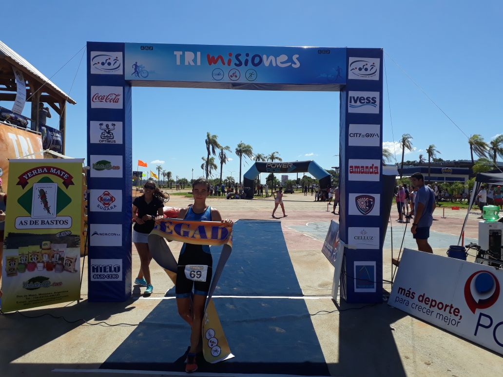 TRIARG's tweet photo. ¡Rafael Noguera y Nazarena Salinas festejaron en Posadas!
Las fotos de los ganadores del #Triatlón de Misiones. https://t.co/6gXsrf2abz