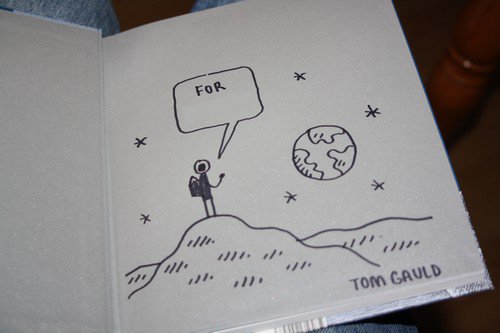 TideRobber's tweet photo. Hier, j'ai eu le plaisir de croiser @tomgauld à la @librairiekleber et de repartir avec un exemplaire dédicacé de son délicieux ouvrage, Police Lunaire (#Mooncop) publié par @editions2024. https://t.co/9ZqiaYI5Kf