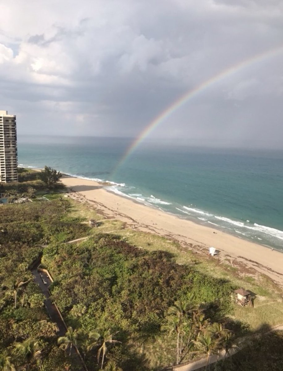 SingerIslandFLA's tweet photo. LAST SUNDAY: Check out this glorious pre-#sunset #rainbow over the surf taken by @kenk700 from the @marriottpalmbeach Residences: 
Luck of the #Irish! 
#SingerIsland 
#PotofGold https://t.co/VZh4ZSvkLK