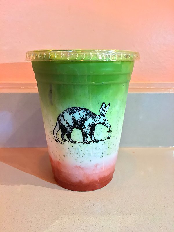 FreebiesUs_'s tweet image. Strawberry Matcha Latte @BobaGuys 
Location: @canalstreetmkt  Canal Street, NYC
Served boba drinks, coffee and latte
#bobaguys #bobadrink #canalstreetmarket #nycchinatown #NYC #NewYorkCity #Matcha #matchalatte #strawberrypuree #drink #beverage #drinkhealthy