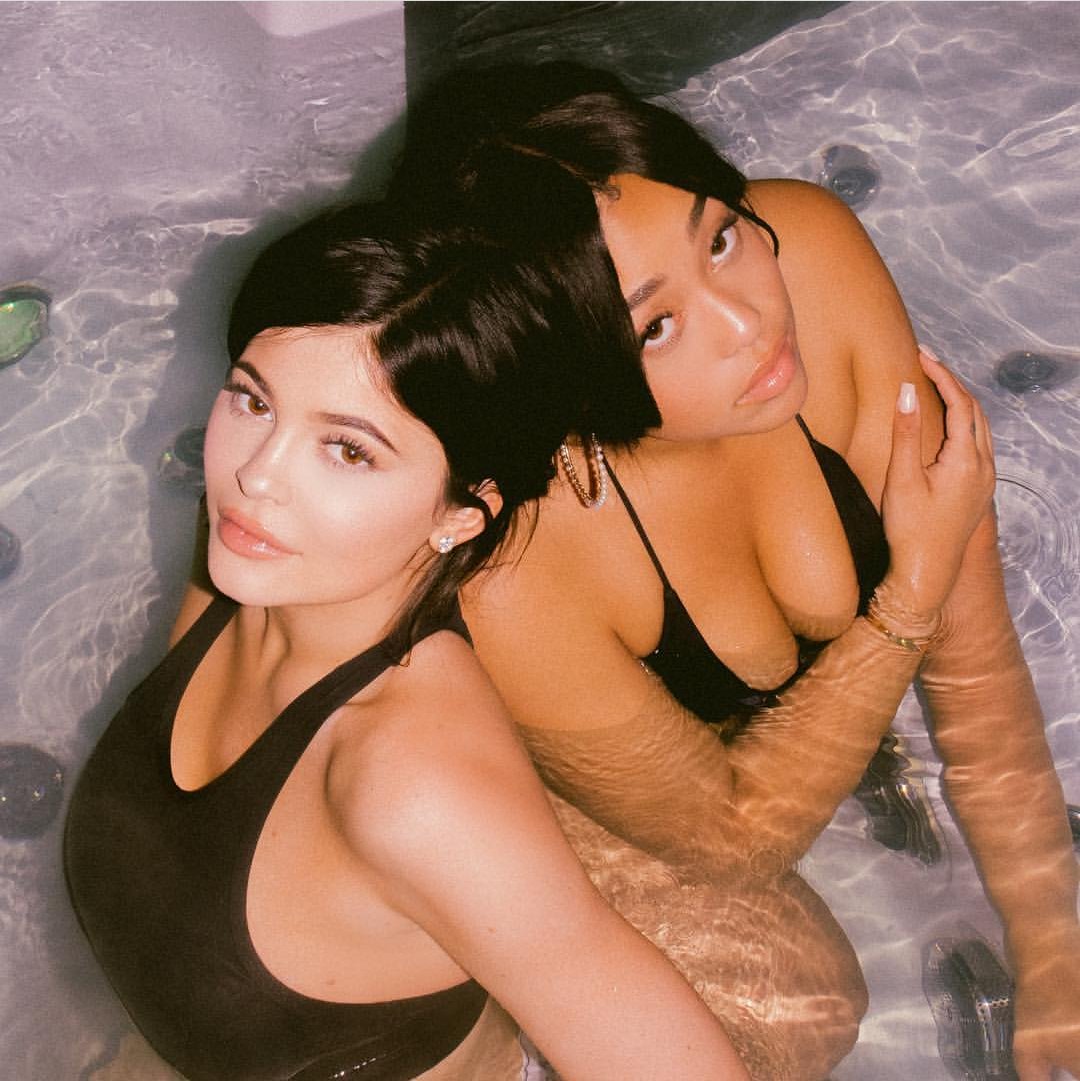 OnoBello's tweet photo. #BFF's #KylieJenner and #JordynWoods bring the heat in New photos shot by #RaysCorruptedMind 🔥 🔥 🔥
#OnoBello #OBCelebrities #bestfriend #bestfriendgoals #celebrities #hot #steamy https://t.co/RZ3FYSbWvT