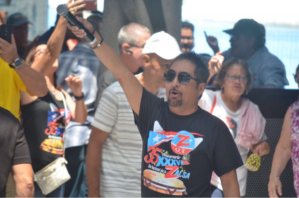 zeta93fm's tweet photo. ¡Se formó la fiesta en el Día de la Salsa! #DNZ2018 #ArenaLivePR https://t.co/hx2u2nkirt