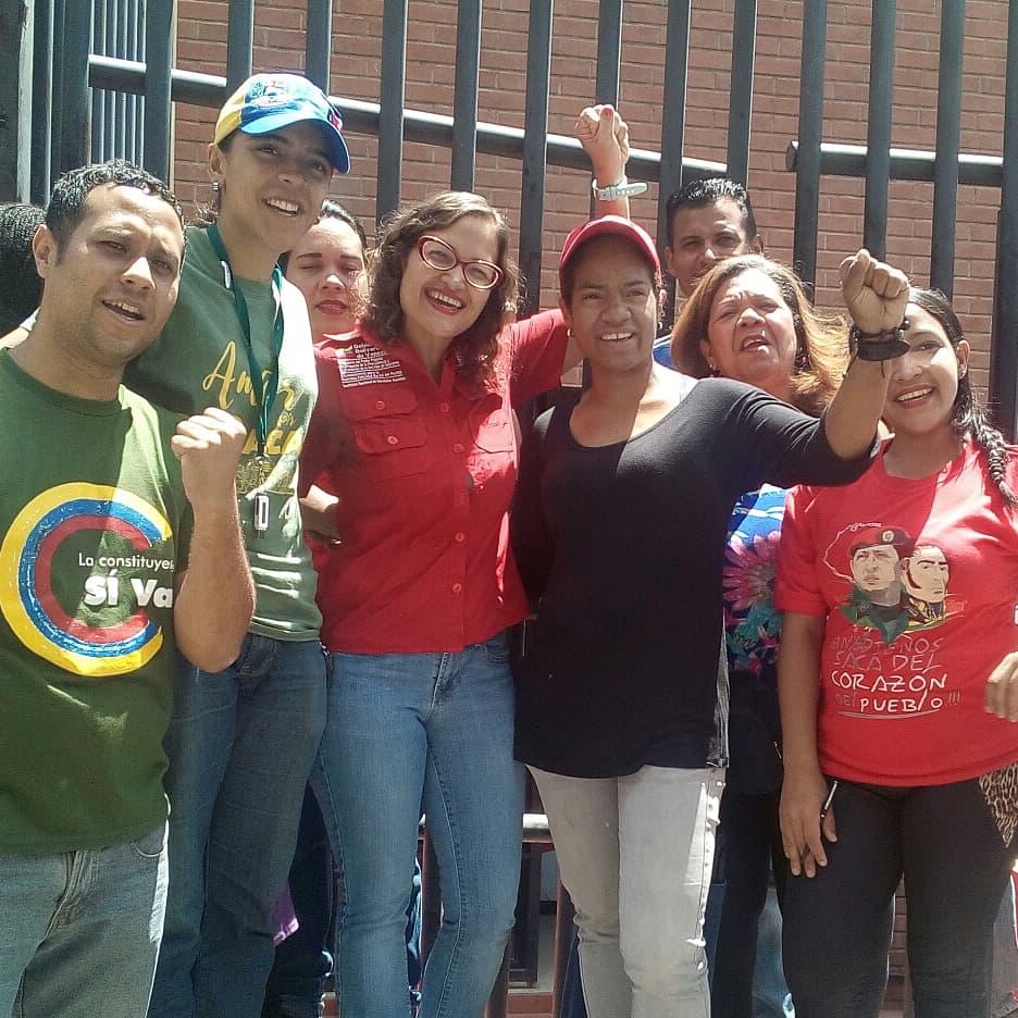 salainass's tweet photo. Pueblo chavista participa en carnetización del @PartidoPSUV desde la parroquia #ElValle @magallyvina @DPresidencia @NicolasMaduro @ConCiliaFlores #VenezuelaVaPaLante https://t.co/6fBVw9Kh7u