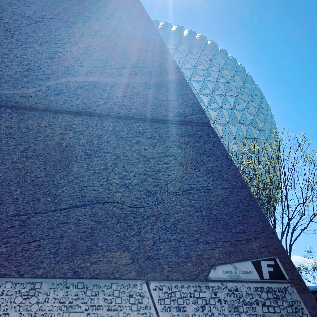 netcot's tweet image. Look at this amazing, and slightly obstructed view, of a big ball.