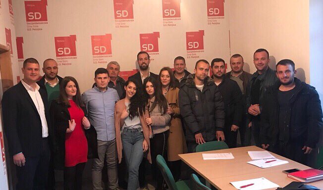 SD_CRNAGORA's tweet photo. Danas je održana Konvencija Omladine SD-a Petnjica na kojoj je za novog predsjednika mladih izabran Refik Latić. Želimo uspjeh novom rukovodstvu, ponosni jer odvažno, složno i drugarski gradimo našu omladinsku organizaciju #OSDCG https://t.co/wxCRW0MNUn