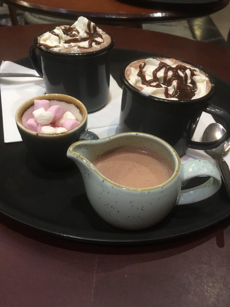 This may be our new favourite place <a href="/HarrisPreston/">The Harris</a> #SundayFunday