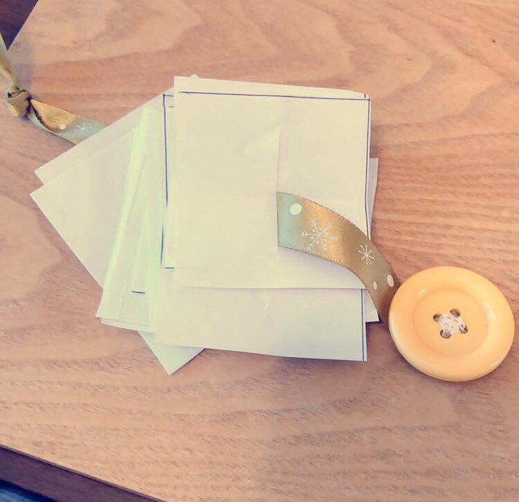 OliviaJamesOT's tweet image. You know your a paediatric therapist when you spend Sunday afternoon making a button snake 🐍👧🏼👦🏻💚 #paediatricOT #dressingskills #goaldirected #intervention