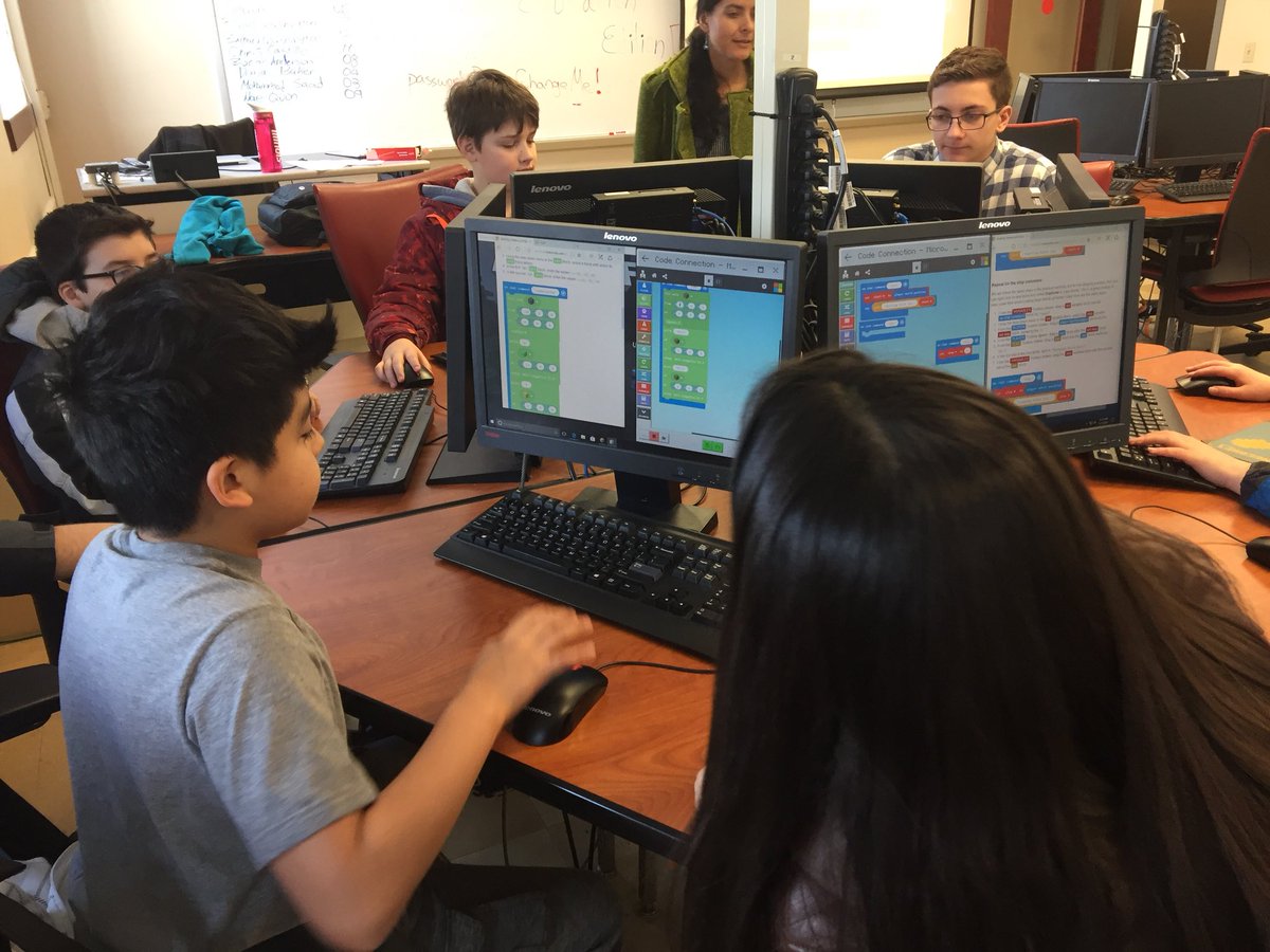 SCInformalSTEM's tweet photo. Students using the curriculum for code maker in #MinecraftEDU. They loved making messages in the sky. @PlayCraftLearn https://t.co/JxaFZXFthj