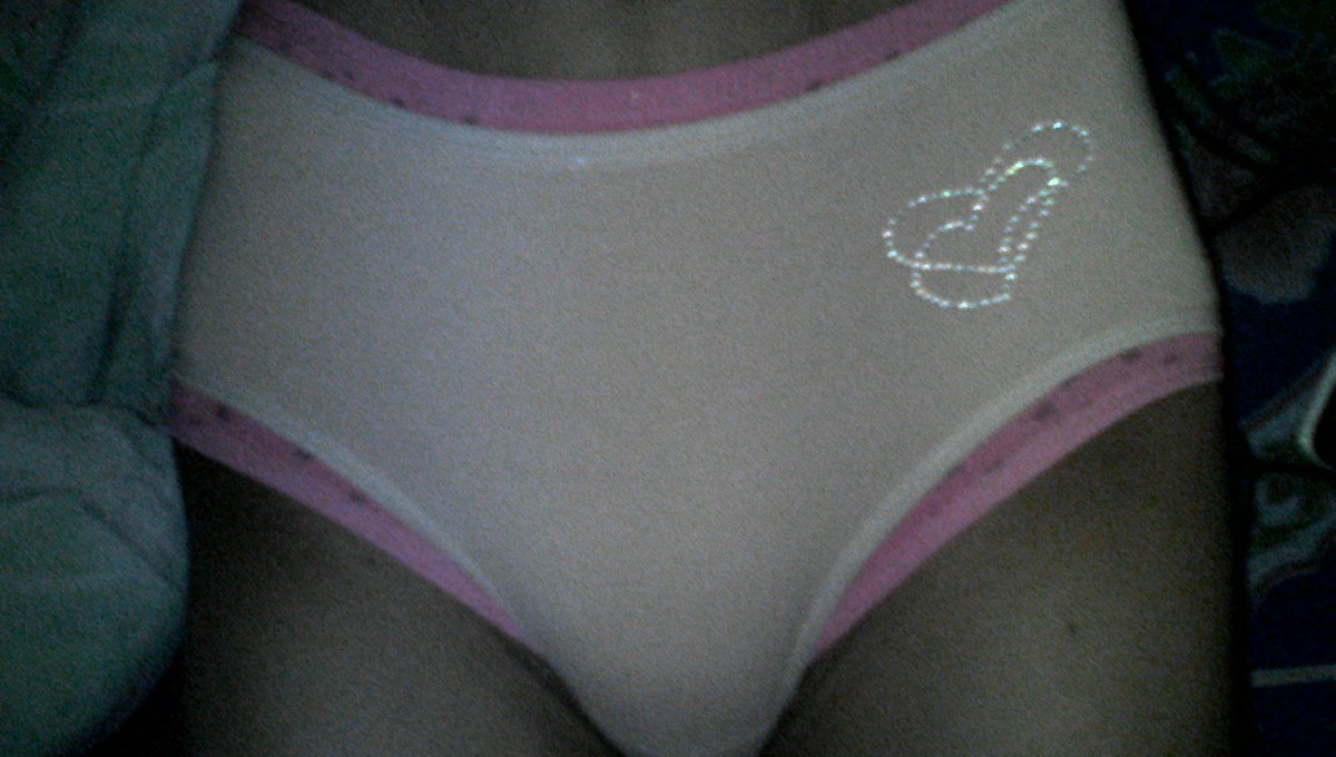 กางเกงในครูสาวข้างบ้าน เพิ่งย่องไปข้างห้องน้ำเธอตอน5ทุ่มลักกางเกงในเสื้อในเธอมาหมาดๆ จะนอนใส่ให้น้ำแตกทั้งคืน