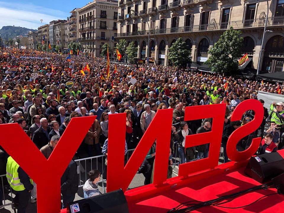 Societat Civil prepara otra “gran manifestación” en Barcelona para el 18-M - Página 3 DYltPX4X0AA6cj5