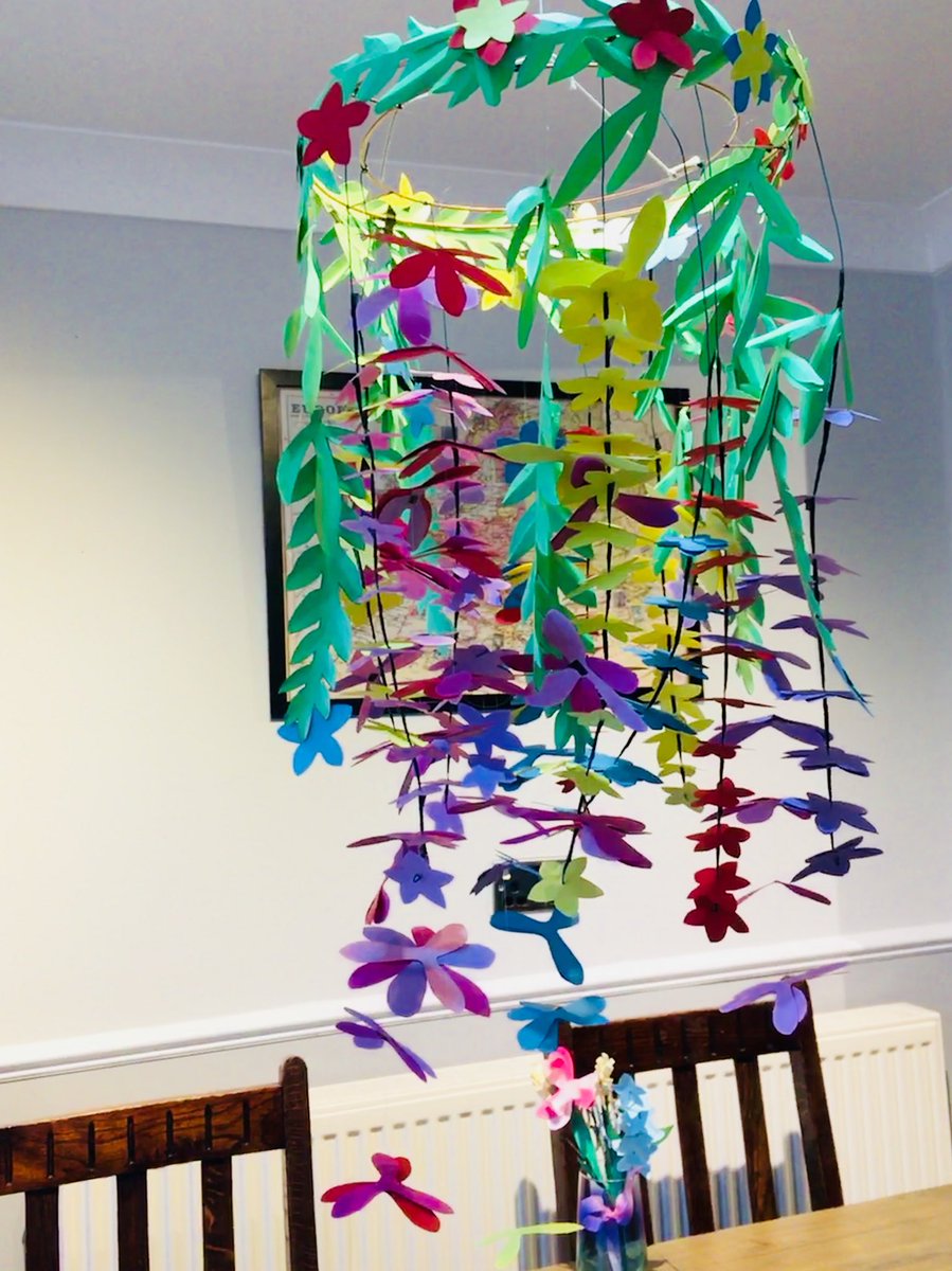 BirtyBirts's tweet photo. Finished my beautiful spring paper flower chandelier from the hobbycraft blog, love it! Thanks #hobbycraft https://t.co/GJclt0t6Kk