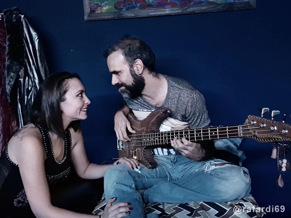 MicroTeatroMex's tweet photo. Conoce en https://t.co/QMAkiHa8jX a Amy, Janis, Cerati, Hendrix y más. Hoy #Domingo ven vestido de Rock y ten boleto gratis! https://t.co/6XkkEkuTbO