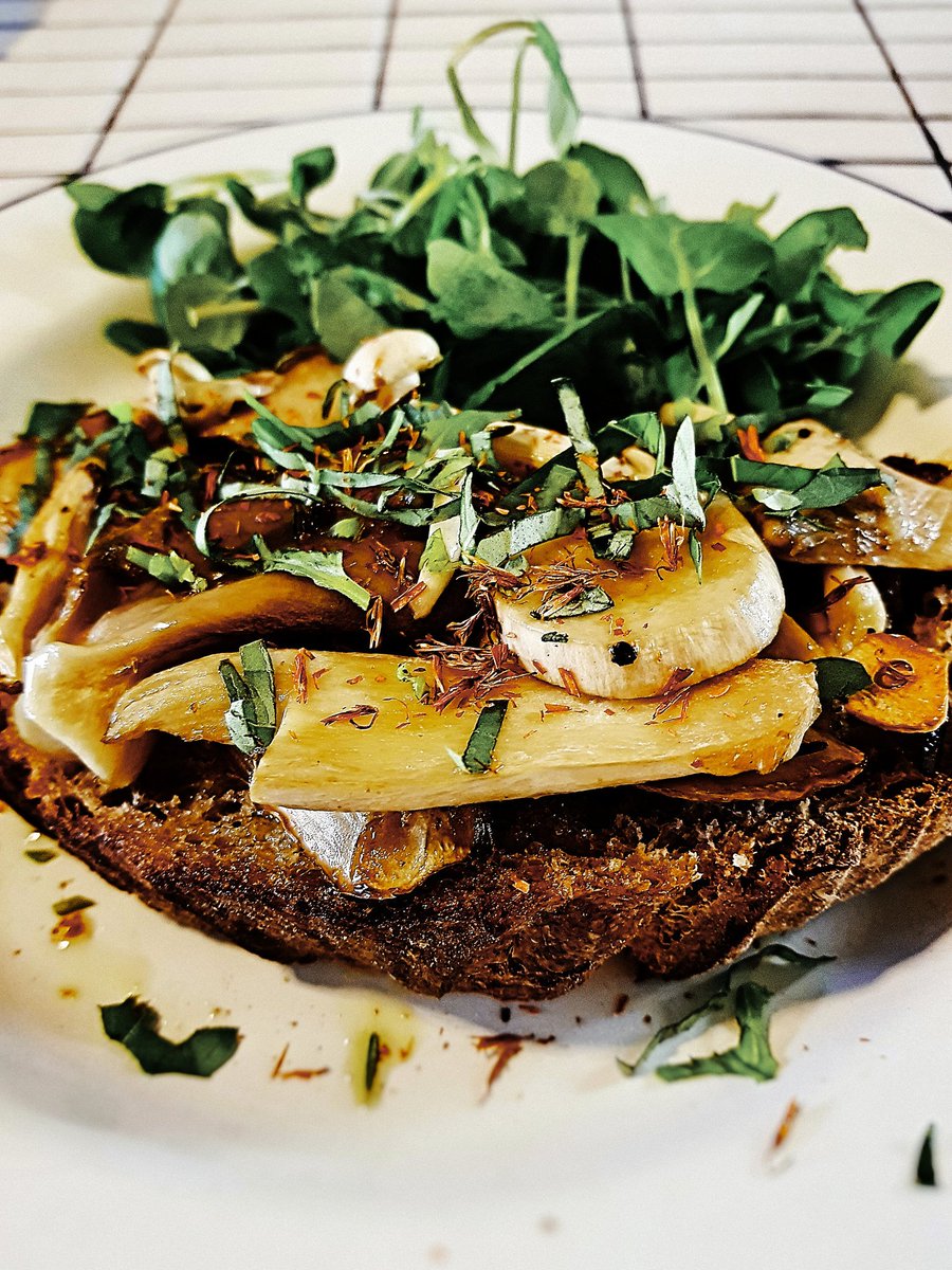 Grilled Woodland mushrooms on <a href="/pavilionbakery/">Pavilion</a> brown sourdough, fire!#londonbrunch #mushroombreakfast