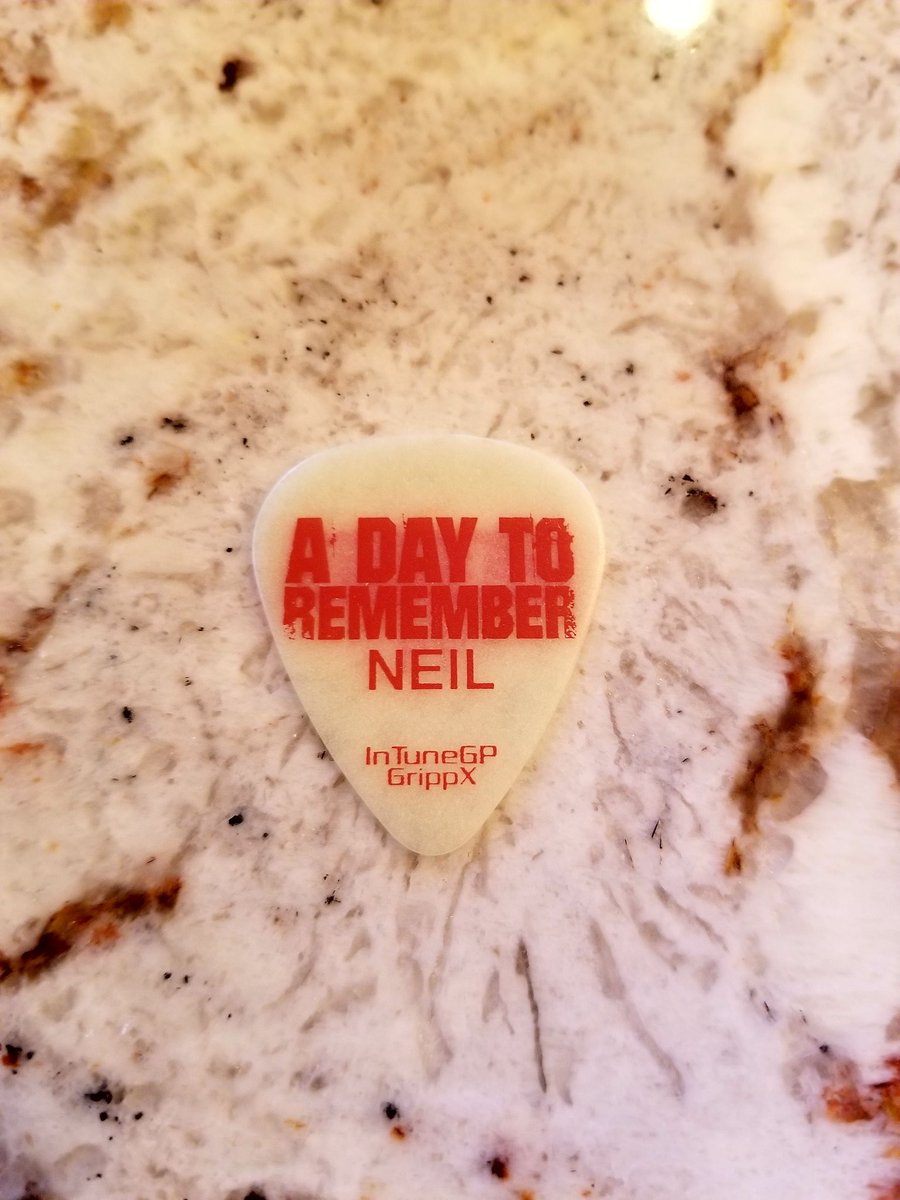 cinnylouwho7's tweet photo. Last night's show was absolutely insane. Thank you for 15 years π€π€πΆ #ADTR15 #15yearsinthemaking https://t.co/UgF8I6AsSq