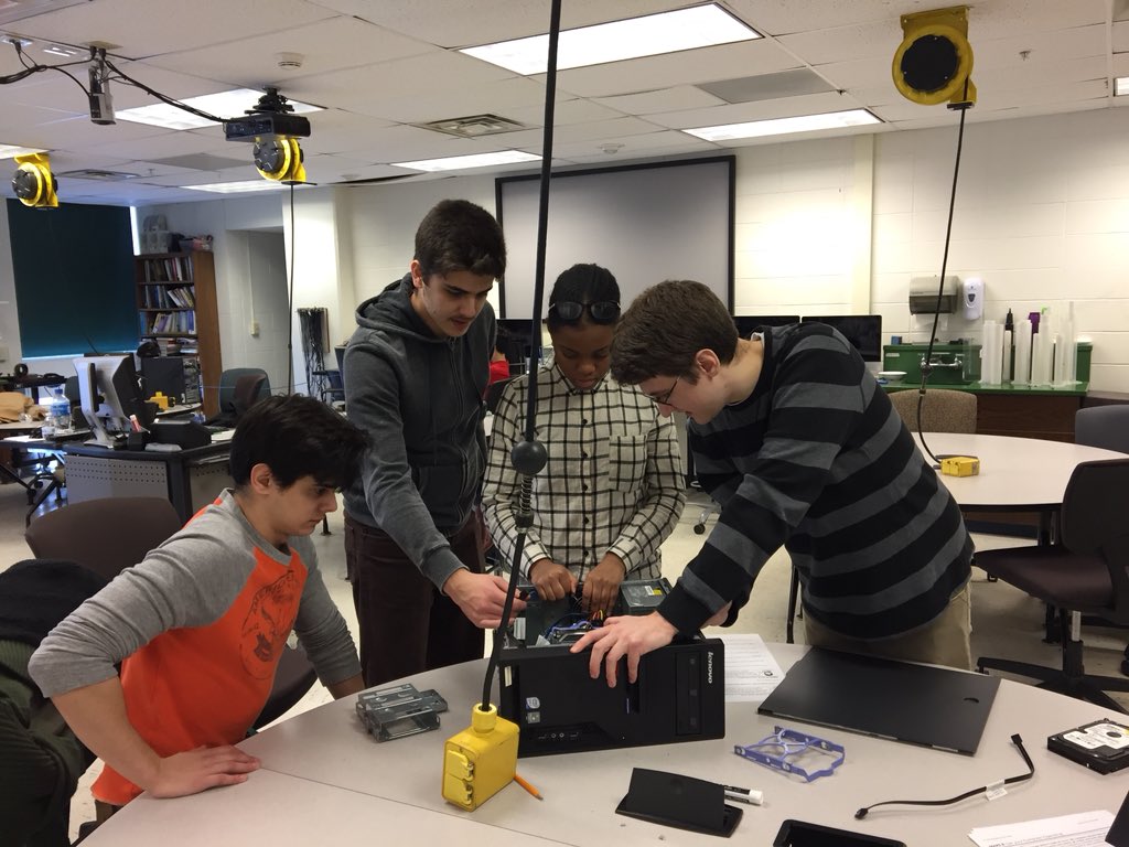 SCInformalSTEM's tweet photo. Students bring their computers home at our next Saturday meeting from @FLOSSDesktops program - both desktops and laptops! https://t.co/XxAwEvaLyL