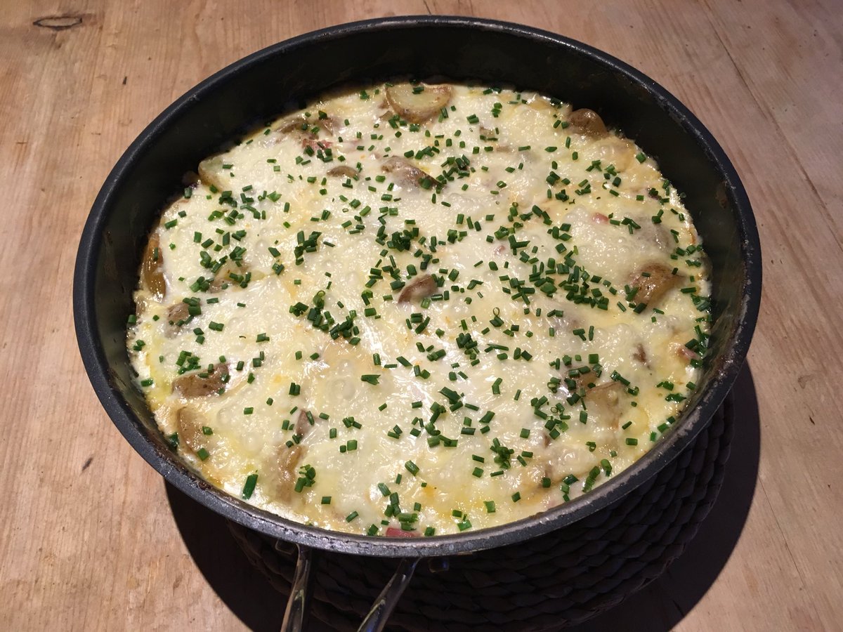 valowitz's tweet image. What better way on a wintry day than to get warm with some tartiflette and a glass of Joly Ventoux! @Hayden1974 @NakedWines