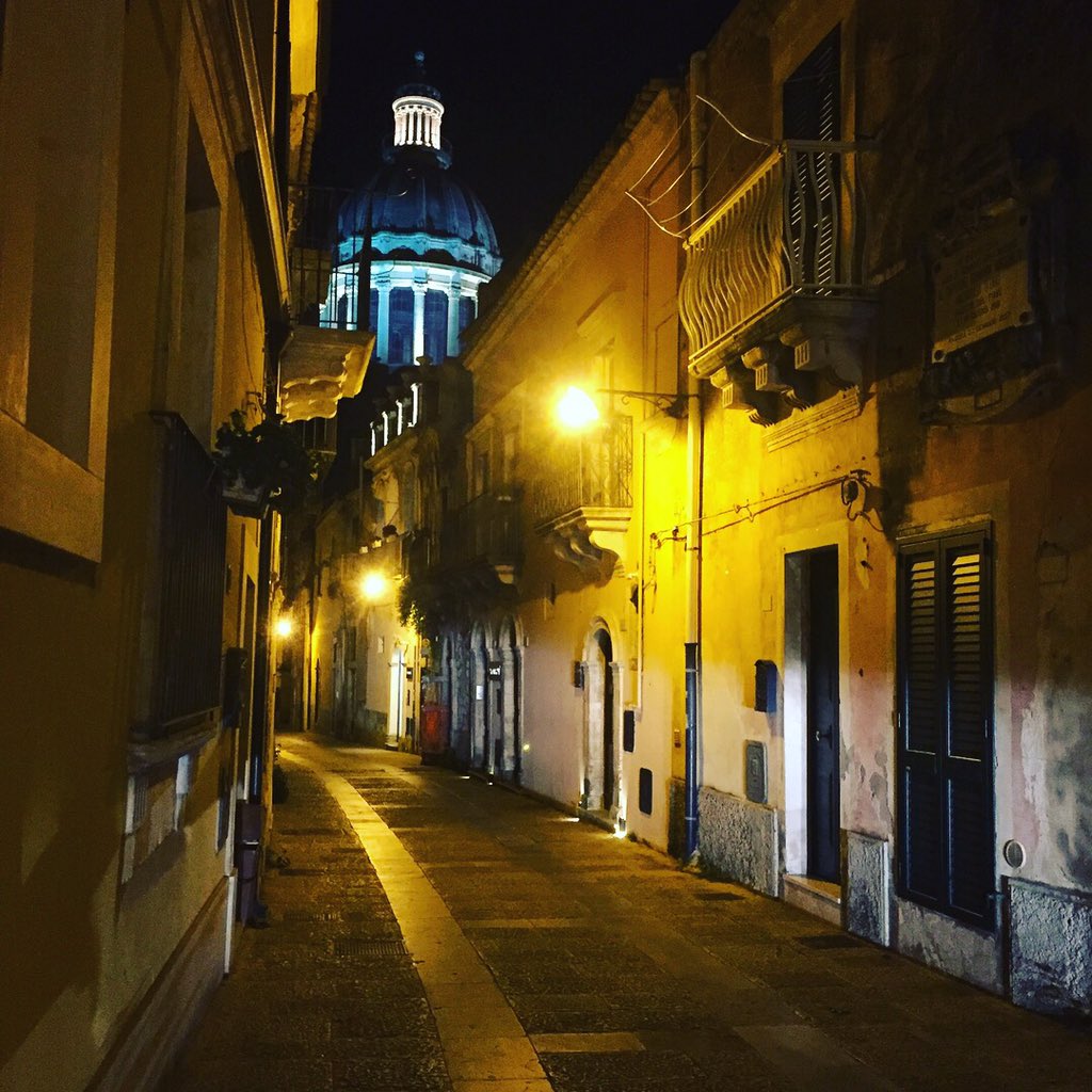 scostati's tweet photo. Ragusa Ibla by night ❤️ #Sicily https://t.co/dPxjUOwxoz