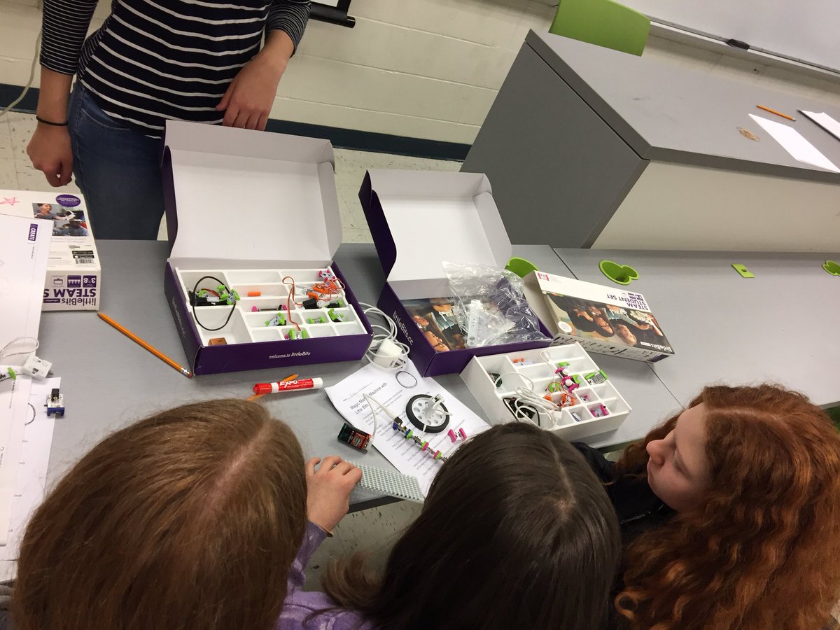SCInformalSTEM's tweet photo. Students testing @littleBits lessons created for a new class taught by new mentors-in-training. https://t.co/ZG9iHOB6V4