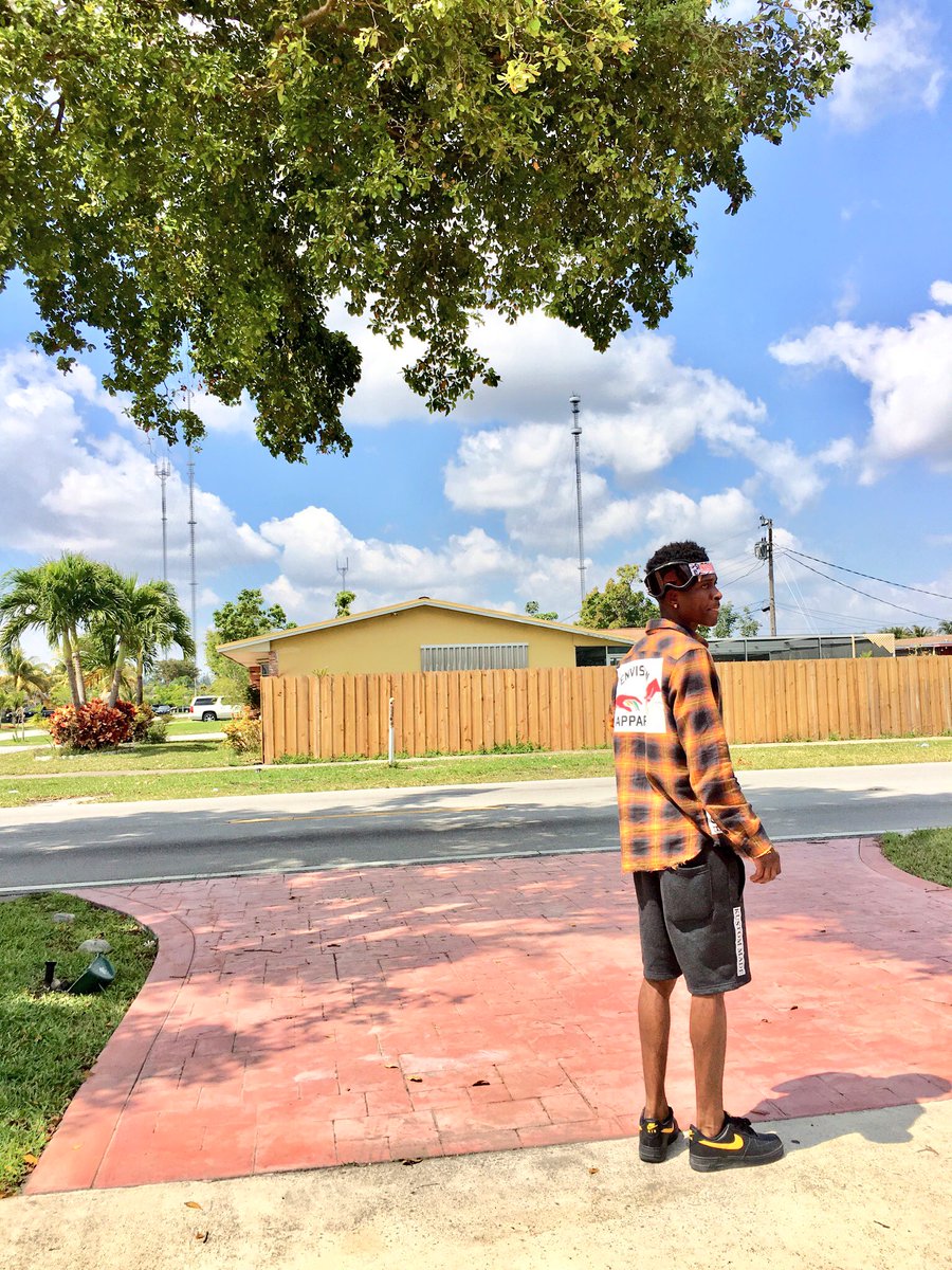 NateTheDonn's tweet image. #2KPOOLPARTY #EnvisionApparel