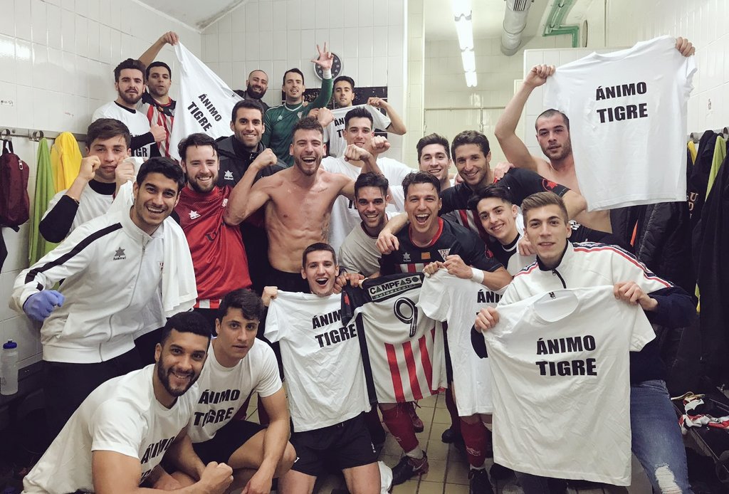 UD_Viladecans's tweet photo. FINAAAAAAL | UD Viladecans 2 - 0 @CFIgualada_ (β½ Ricki β½ Roger)
Los rojiblancos no dan opciΓ³n y hacen los deberes en un nuevo partidazo en el Municipal! π€ Victoria y +3 π΄βͺπ΄ para una jornada mΓ‘s seguir segundos! πͺ #48points #Jornada25 #1Cat2 https://t.co/STXDrdJP5g