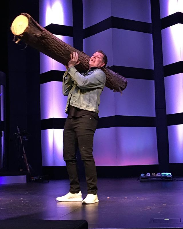 justinsommer's tweet photo. I love my pastor’s commitment to the truth, to the point that he would embrace the risk of a hernia and/or death to drive home a point 🌳😅😂💪🏼 Much love @pastormikedrury  #pastorgoals https://t.co/P5yqCQWUmj https://t.co/0aWyzwtg2r