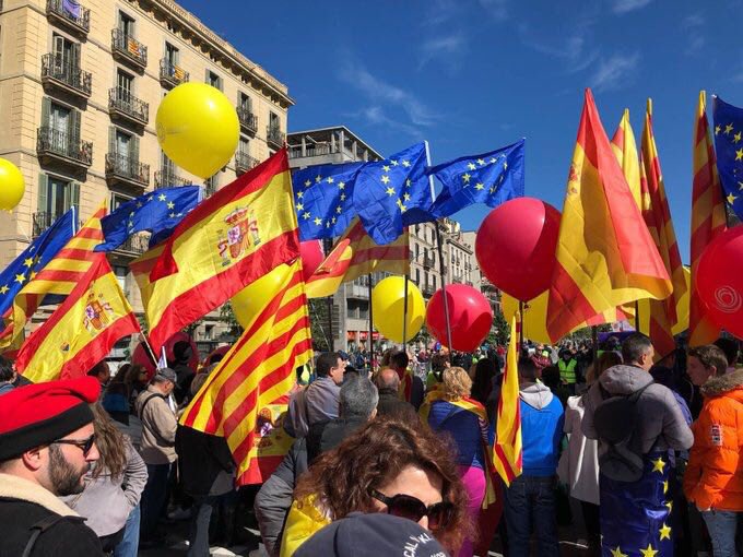 Barcelona - Societat Civil prepara otra “gran manifestación” en Barcelona para el 18-M - Página 3 DYlyFy4W4AA6FuE