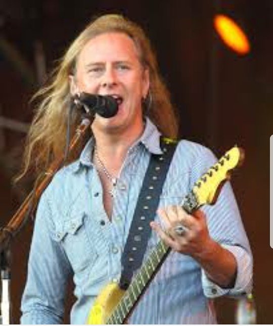 Happy Birthday to the great great Jerry Cantrell 