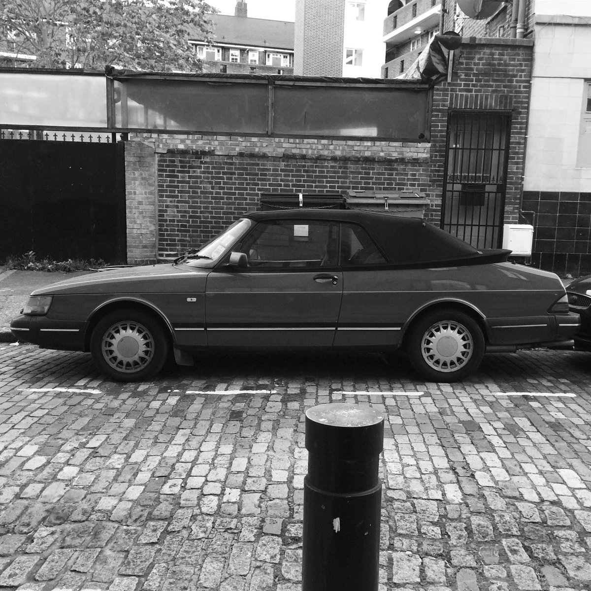 NielsvanRoij's tweet photo. London Life

Everyday car design icons from Citroën, Reliant and Saab. 

#NielsvanRoijDesign #LondonLife #London #saab #cardesign 
#robin #relaint #reliantrobin #saab900 #saab #saab900classic #Citroën #tractionavant https://t.co/fPAEhJp6D0