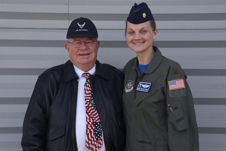 pelkeytweets's tweet photo. Air refueling icon and McKay Trophy winner shares his story with @22ARW #Airmen. 
https://t.co/1B5PV0ojWy by #usairforce via @c0nvey https://t.co/CeByxTEXUf