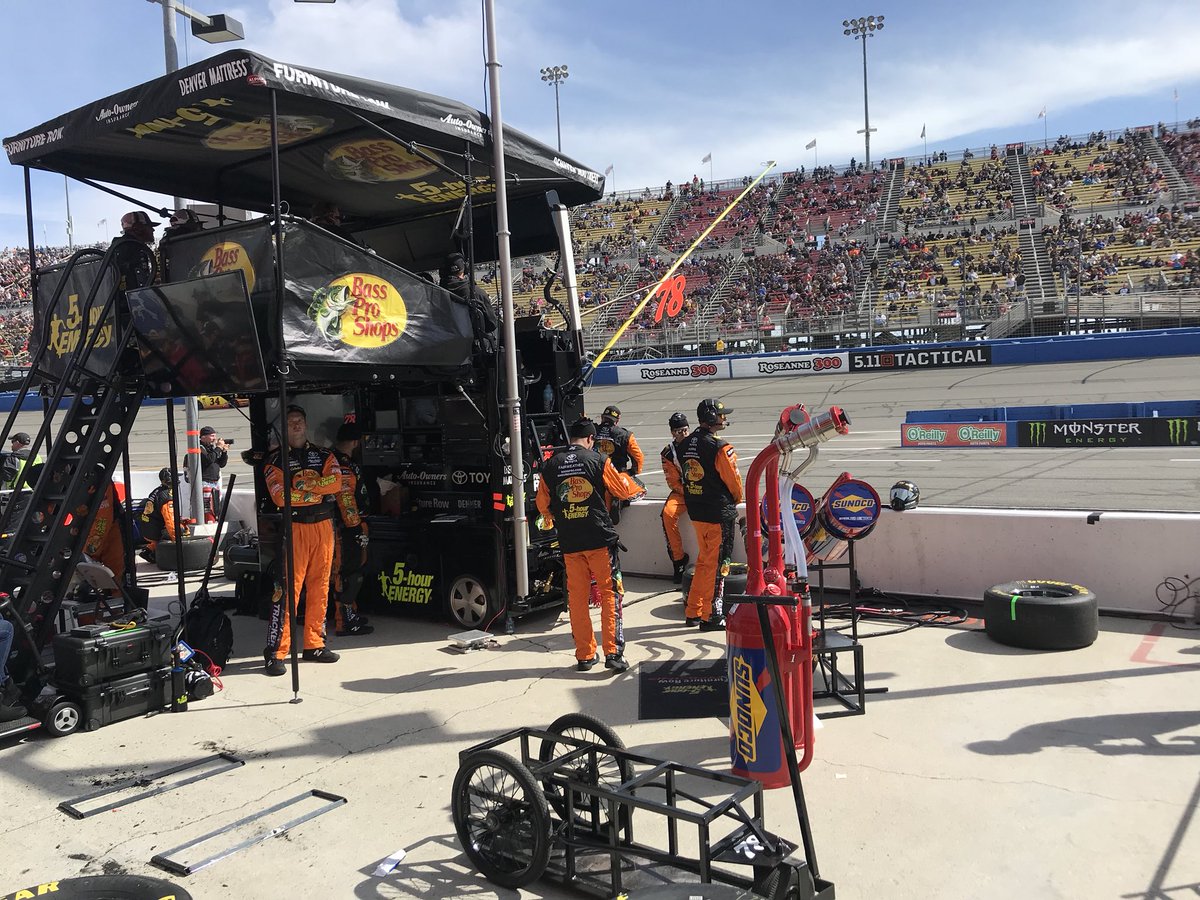 PHILLYMACK's tweet photo. #AutoClub400 #AutoClubSpeedway #GoodYear #Cali https://t.co/XaAcecQVHv