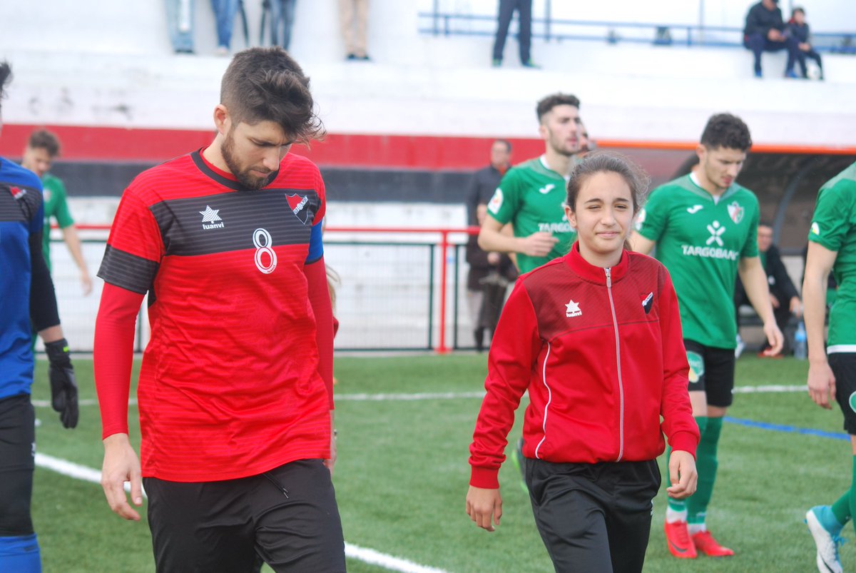 UdSanPedro's tweet photo. #CanteraUDSP: Esta mañana algunas de las jugadoras del primer equipo femenino de la #UDSanPedro han acompañado a los jugadores del primer equipo como reconocimiento después de que en el día de ayer pusiesen fin a su primera temporada.
¡Enhorabuena!
#OrgulloSampedreño 🔴⚫️ https://t.co/tpajPXJQjG
