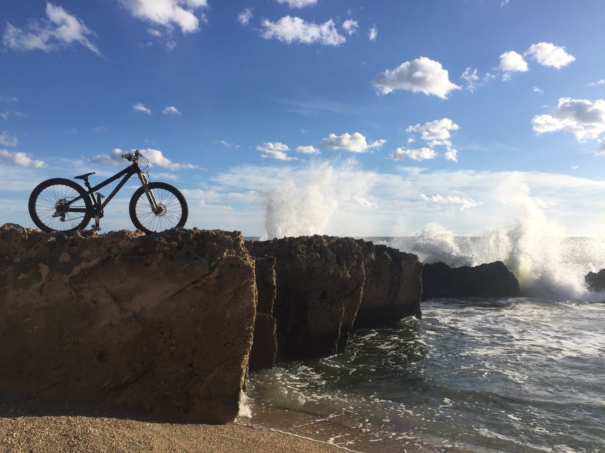 MarcosSecoPerez's tweet photo. #Mallorca #portixol #streetMtb #sea #heroesReborn #timkring Hiro Nakamura , maestro del espacio y el tiempo , ha pasado por Mallorca !!! https://t.co/j6pj5nx0AS