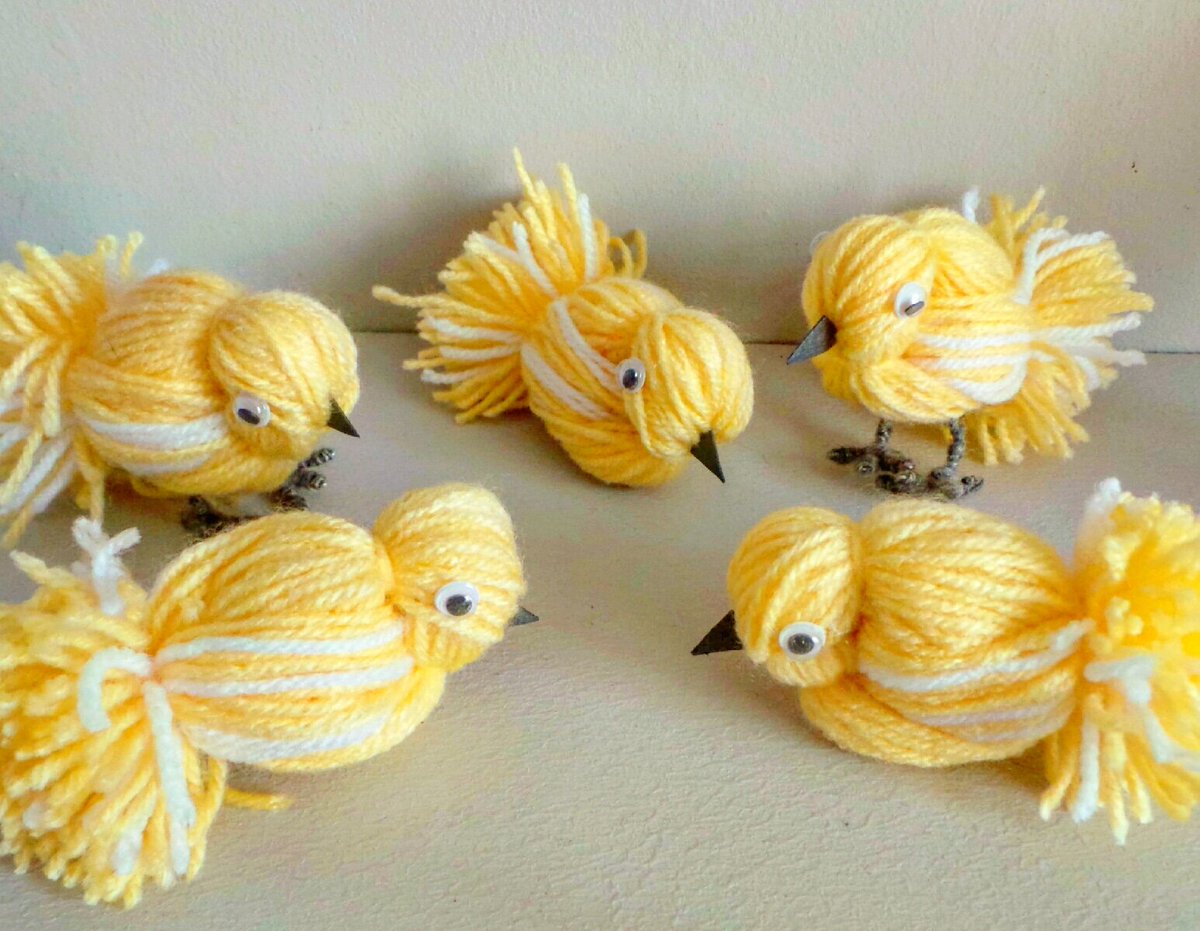 Tomorrow's blog post is a tutorial on how to make these cute little yarn chicks and their mother hen 🐤🐥🐣🐔
#yarnbird #yarncraft #yarncrafts #yarncrafting #yarnchick #craftinghappiness #diy #handmade #diy #wirecraft #CosyUpBloggers #bloggertribe #FemaleBloggerRT #BloggingGals