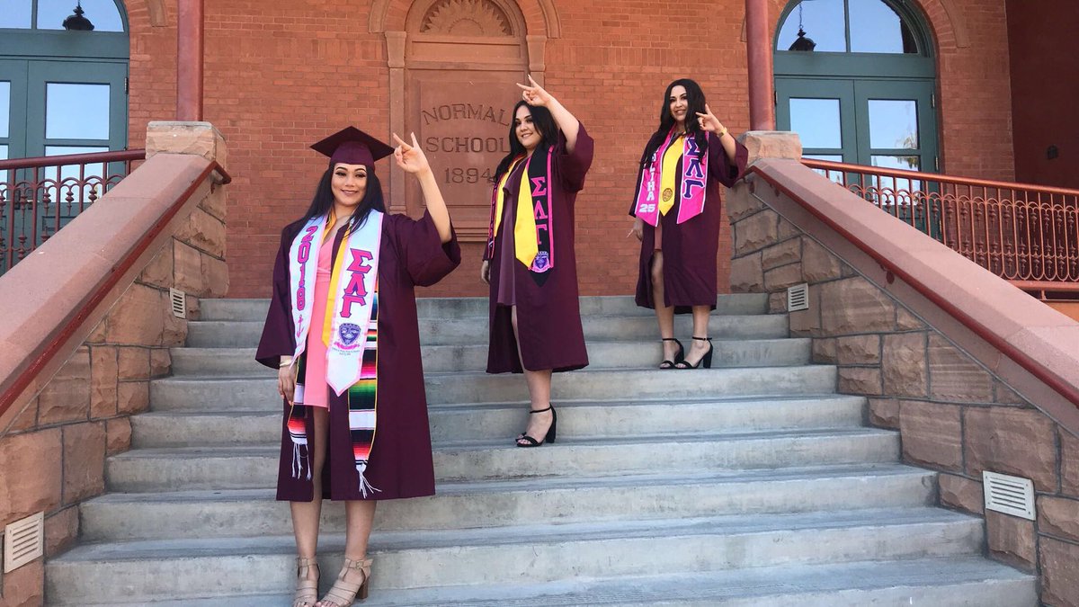 annarosesc's tweet image. My lineage out here thriving 💕. #3gengraduate #ΣΛΓ #gammasgraduate