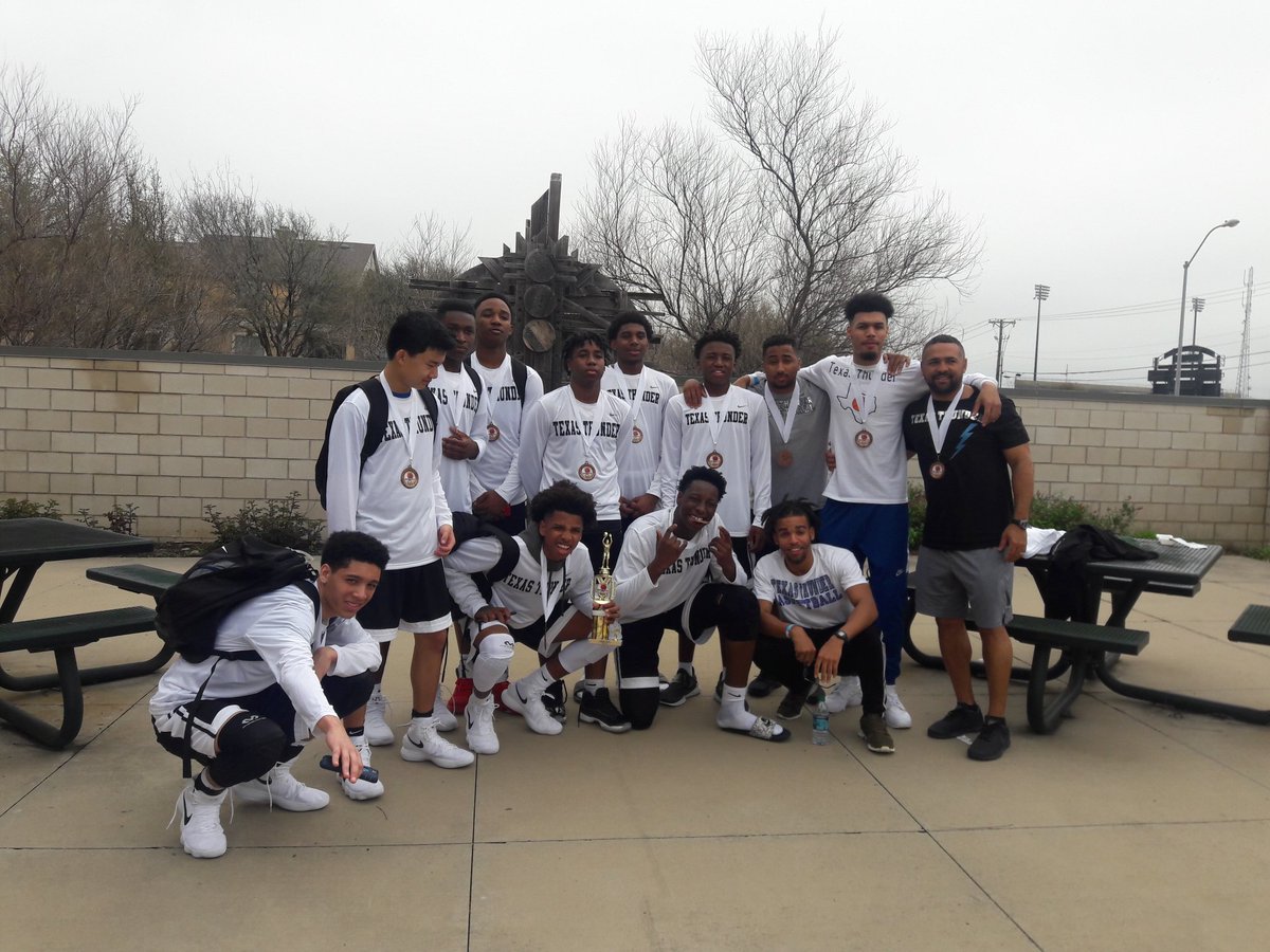 KatShackC's tweet photo. 3rd place winners.
Basketball at the crack of dawn...be there by 7:15A!?!? Thought the coach was speaking a foreign language. Ha!
#texasthunderElite
#SundayMadness
#LongLiveNumber20
#AAUbasketball
#SundayMorning https://t.co/HWjX1o6uN9