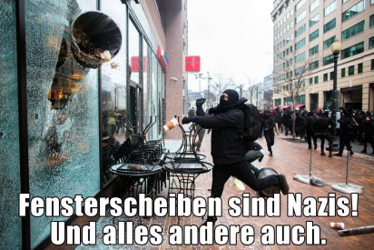 FriedrichSchn11's tweet photo. @valentinhacken_ @buchmesse #Antifa bei einer Aktion. Antifa ist sowas von #DDR. https://t.co/AlO1Hv8p4o