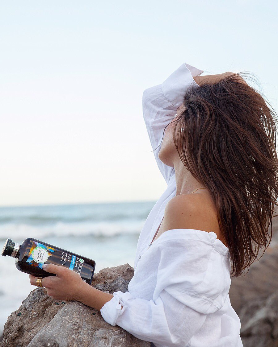 Naturaleza y #tecnología se unen con #HerbalEssences. Acabo de descubrir el nuevo champú con Leche de Coco con ingredientes bio:renew. Lo último para un cabello sano y brillante, ideal para una #MediterraneanGirl 

#biorenew #revivetupelo #colaboración