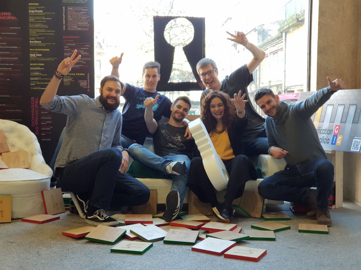 GamificationJam's tweet image. Os dejamos aquí un enlace con las fotos de la jornada y dónde podéis subir las vuestras para hacer una gran recopilación. De momento hay fotos increíbles que capturan momentos emocionantes que quedarán para el recuerdo de todos los asistentes. photos.app.goo.gl/O0ueSbgdbsIRCT… #GJG2018