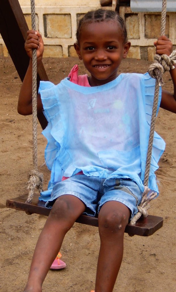 orkydea's tweet photo. Voilà
La mia quindicesima area giochi per i bimbi poveri
Alla EPP Fanantenana di Mahajanga 

#oredigioco #oredorate #oreafricane https://t.co/1X3FNfeEje