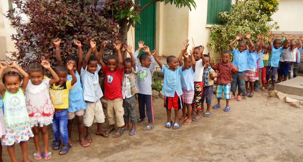 orkydea's tweet photo. Voilà
La mia quindicesima area giochi per i bimbi poveri
Alla EPP Fanantenana di Mahajanga 

#oredigioco #oredorate #oreafricane https://t.co/oSk0qLTJLu